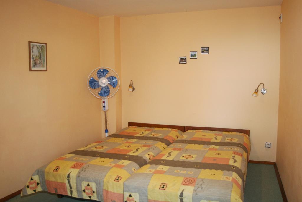 Regina'S Guesthouse Balchik Bilik gambar