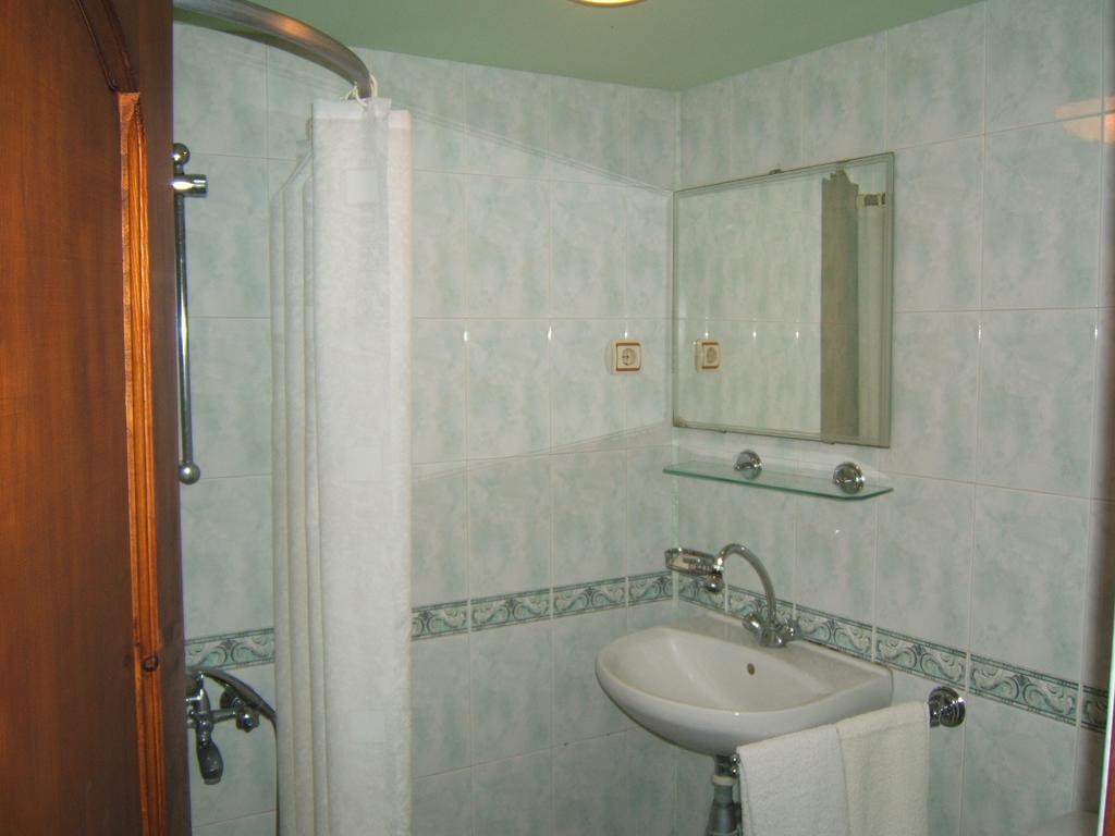 Regina'S Guesthouse Balchik Bilik gambar